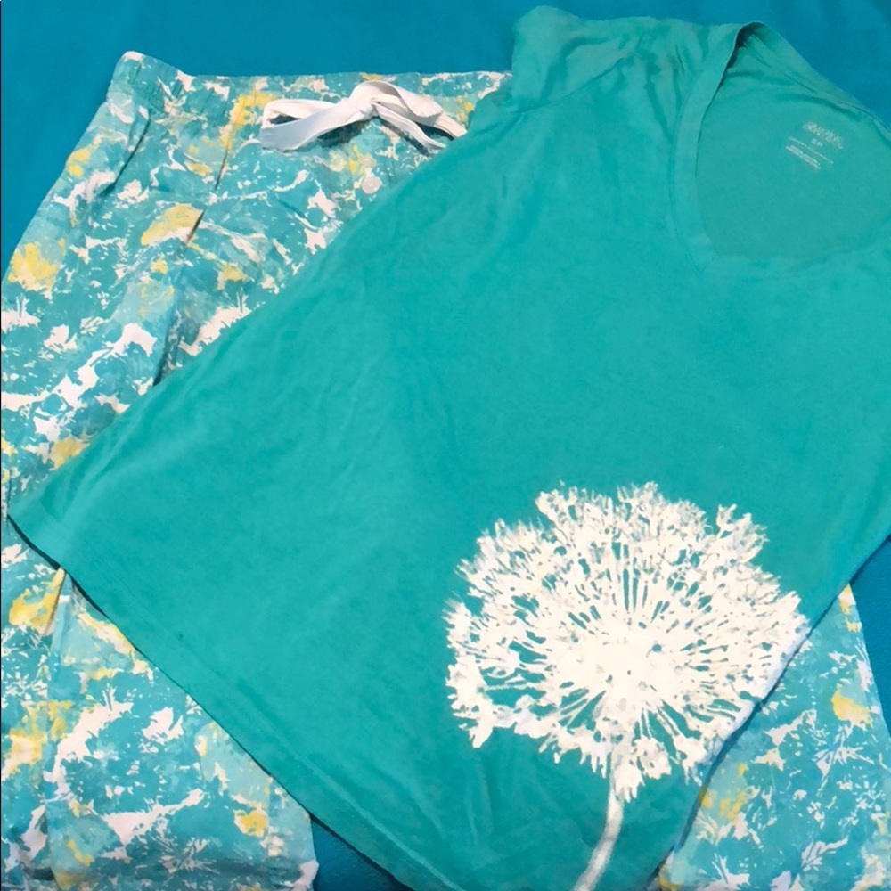 Cute Gilligan & O’Malley pajama set!